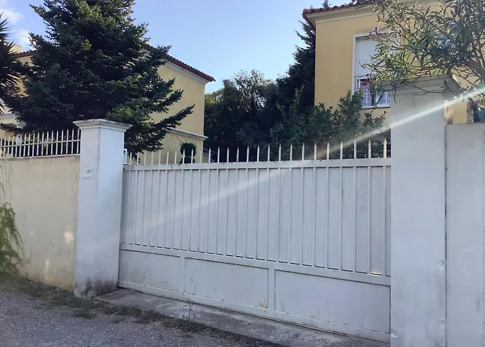 Location De Charme Апартаменты *